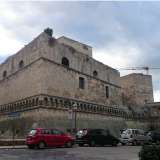 Grazie a Isabella si avviarono lavori anche per il castello Normanno-Svevo, da lei praticamente rifatto per dotarlo di una cintura di bastioni e di quattro poderose torri che ne fecero una delle opere militari pi� importanti in Italia